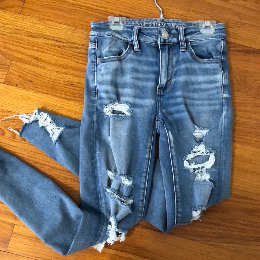 American Eagle Distressed Light Wash Ankle Jeans